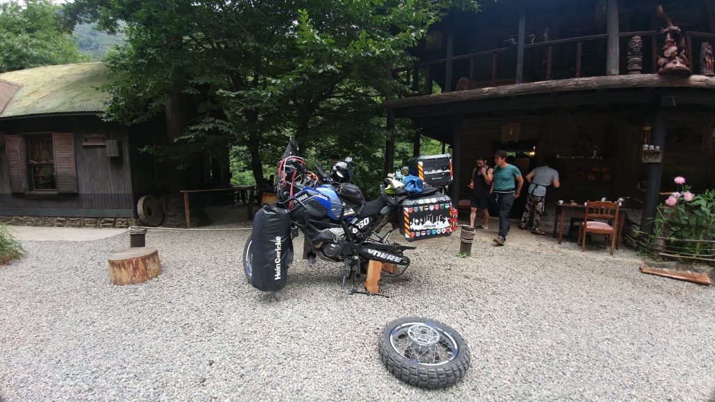 Motosikletle yurt dışı turu için bazen böyle aksilikler oluyor