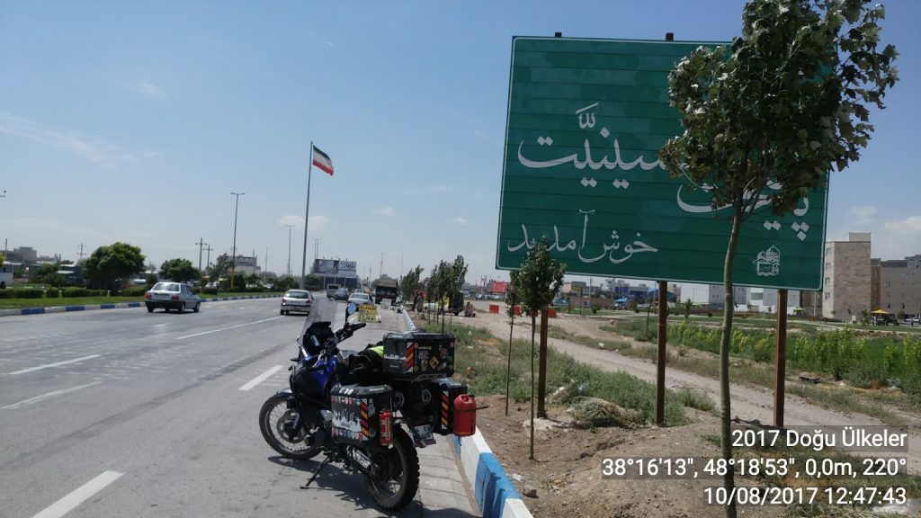 İran seyahat rotası Erdebil Kazvin yol tabelası