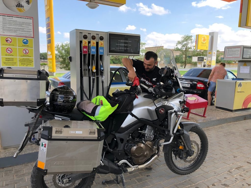 honda africa twin rusya lukoil istasyonu kacca yakıt alımı