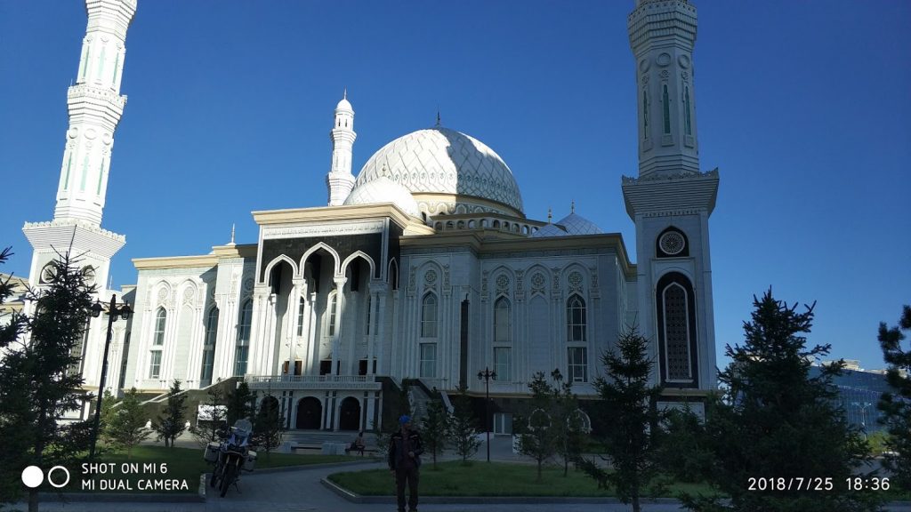 orta asya motosiklet turu astana hazret sultan camii türk firması