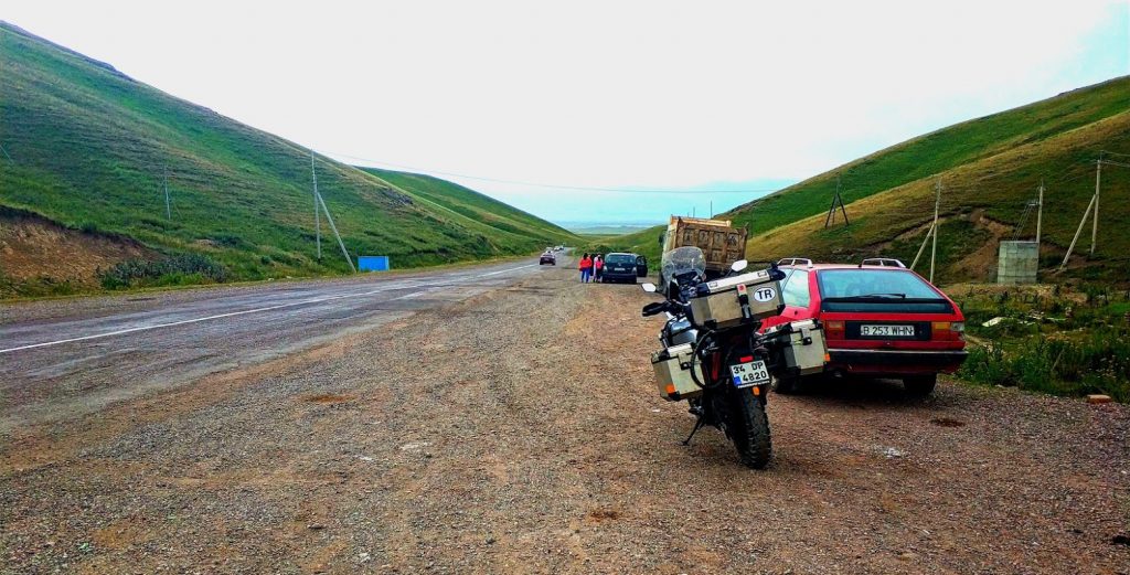 Motosikletle Kazakistan turu sırasında çektiğim Kırgız yolu