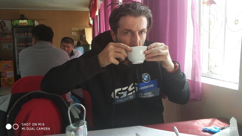 motosiklet gezi yazıları kırgızistan bişkek motor kulübü kahvaltı ve çay molası