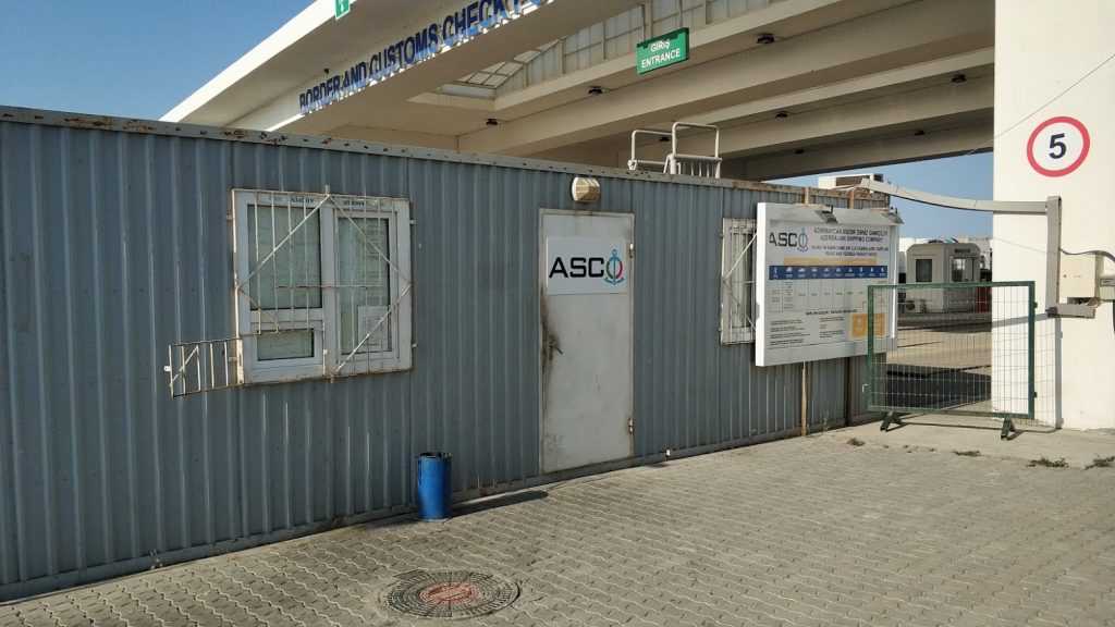 Elet limanı gümrük binası çadır kampı ve meşhur konteyner