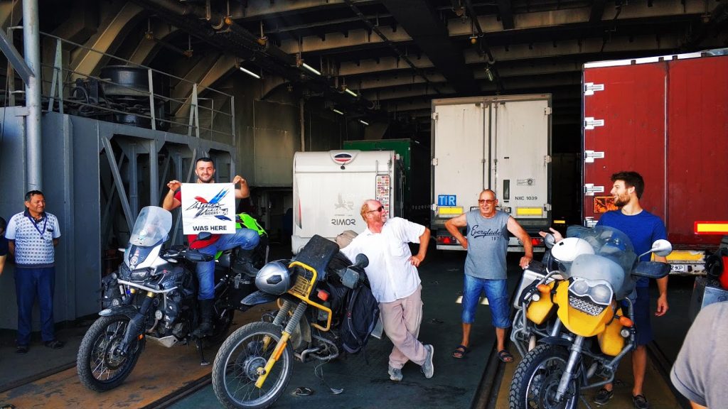 Motosikletle Asya turu Hazar Denizi feribot yolculuğu