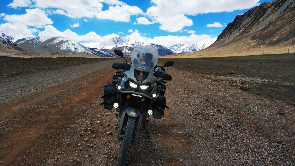 Pamir highway motosiklet turu ıssız dağ yolları