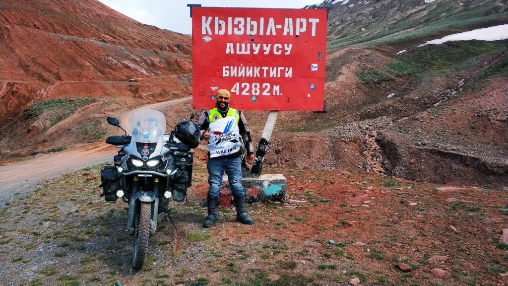 Kırgızistan Tacikistan rotası Kızıl Art Geçidi zirvesi