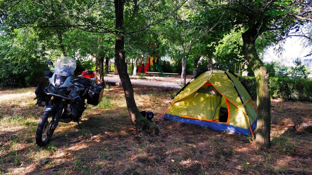 moğolistan motosiklet turu Volgograd parkı çadır kampı