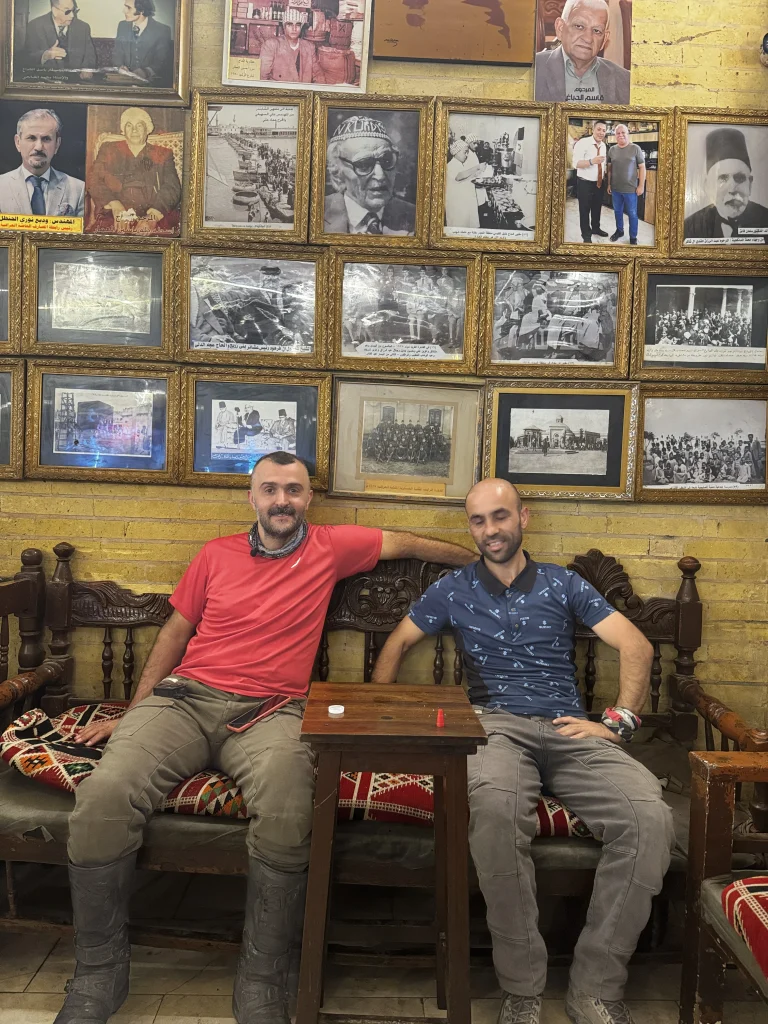 Motosikletle umre yolu bagdat caddeleri Shabandar Kafe - Bağdat