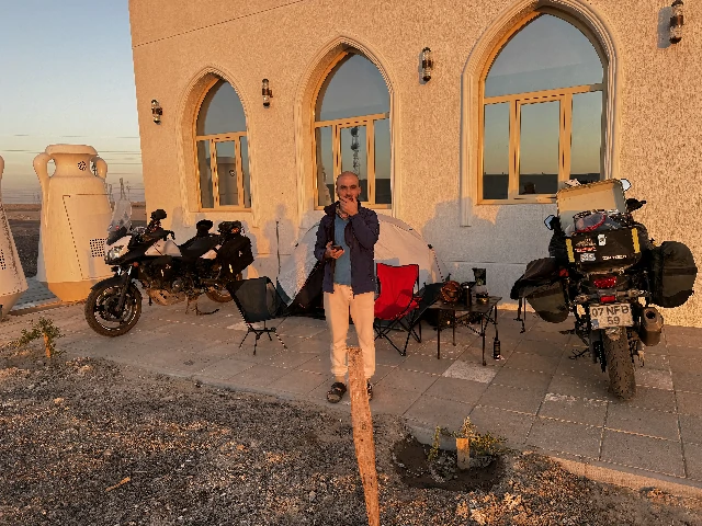 Motosikletle Umre - Kuveyt Abdali sınırında motosiklet rotası üzerinde temiz bir mola