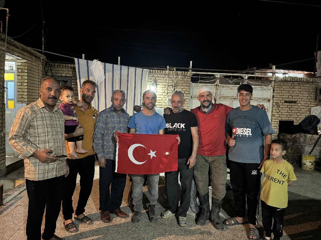 Motosikletle Umre Yolculuğumuzun mollasani yakınlarında iran misafirperverliği