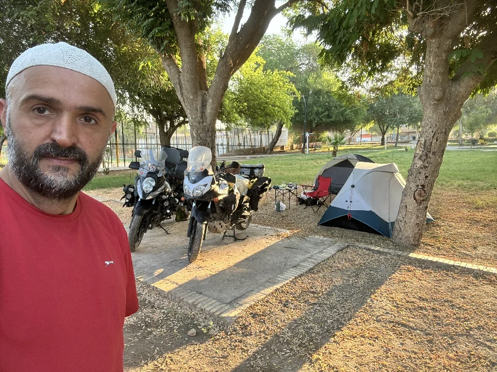 Motosikletle Umre Yolculuğumuzun Shuster kentinden kamp alanımız